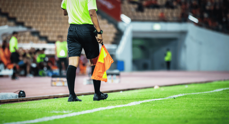 positioning himself correctly that's what referee do in soccer